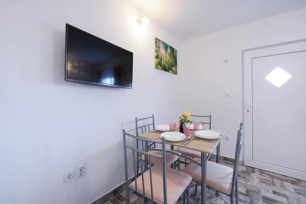 Apartments Sea Star Ivana มารีนา ภายนอก รูปภาพ