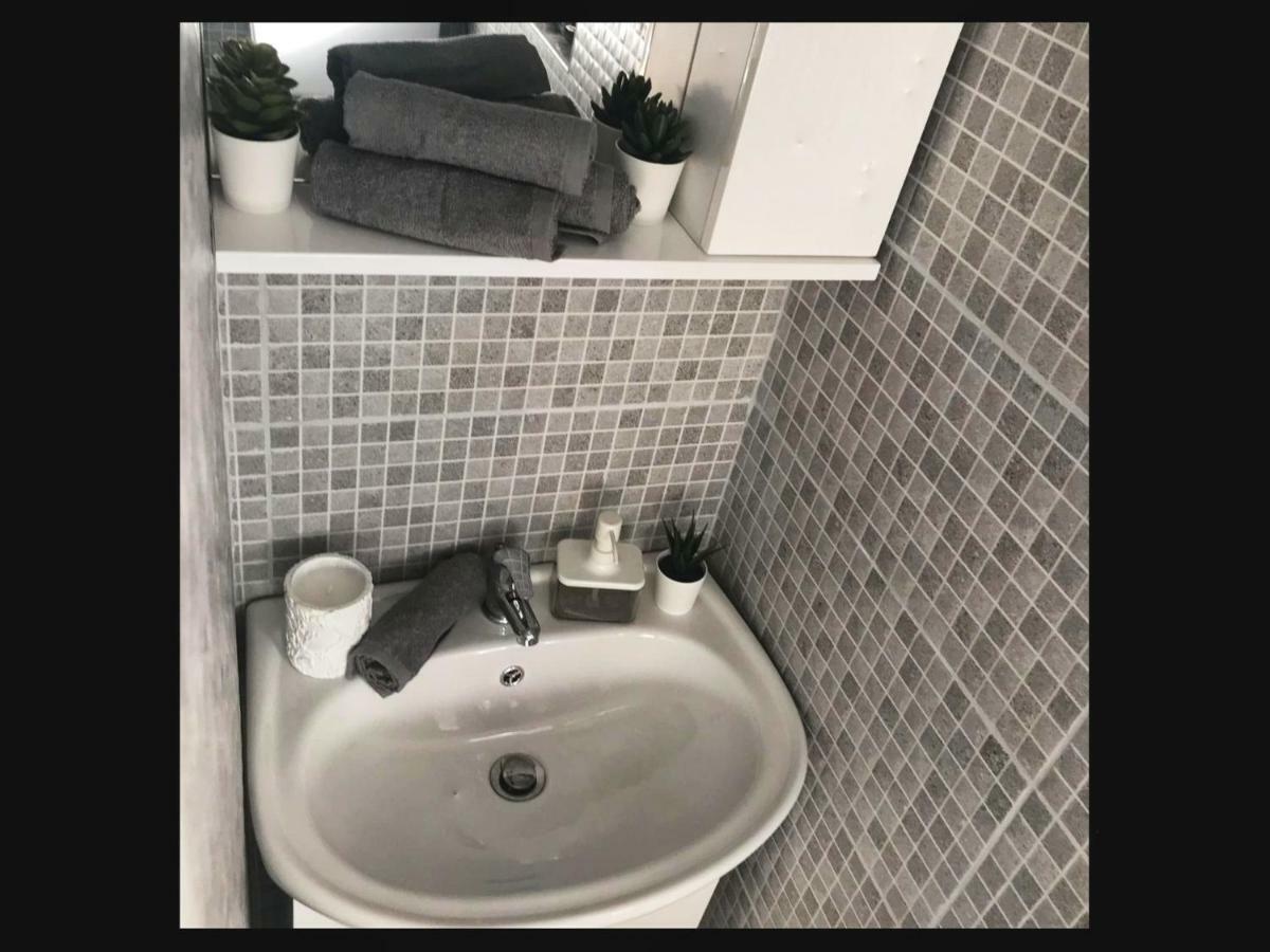 Apartments Sea Star Ivana มารีนา ภายนอก รูปภาพ